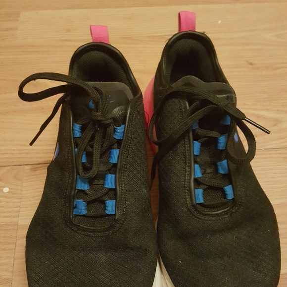 Women air nikies - Picture 2 of 3